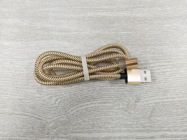 三合一磁吸數(shù)據(jù)線，聯(lián)鑫德誠數(shù)據(jù)線定制廠家